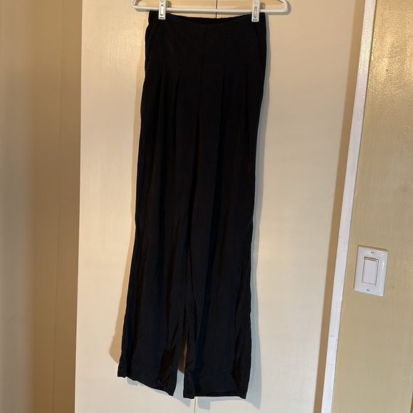 Lululemon Easy Breezy Tencel Black
Travel Lounge Pant - Picture 5 of 11